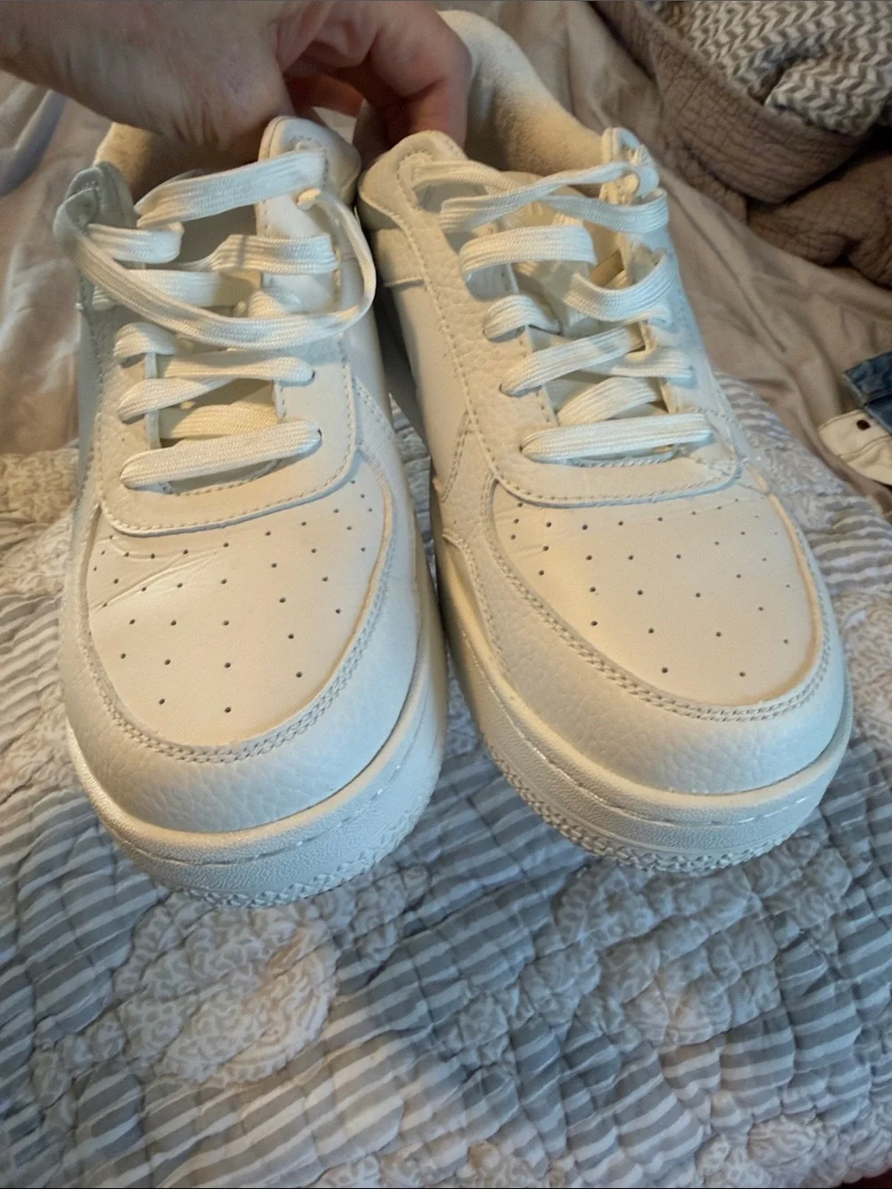 ALO Yoga Women’s White Leather Sneakers